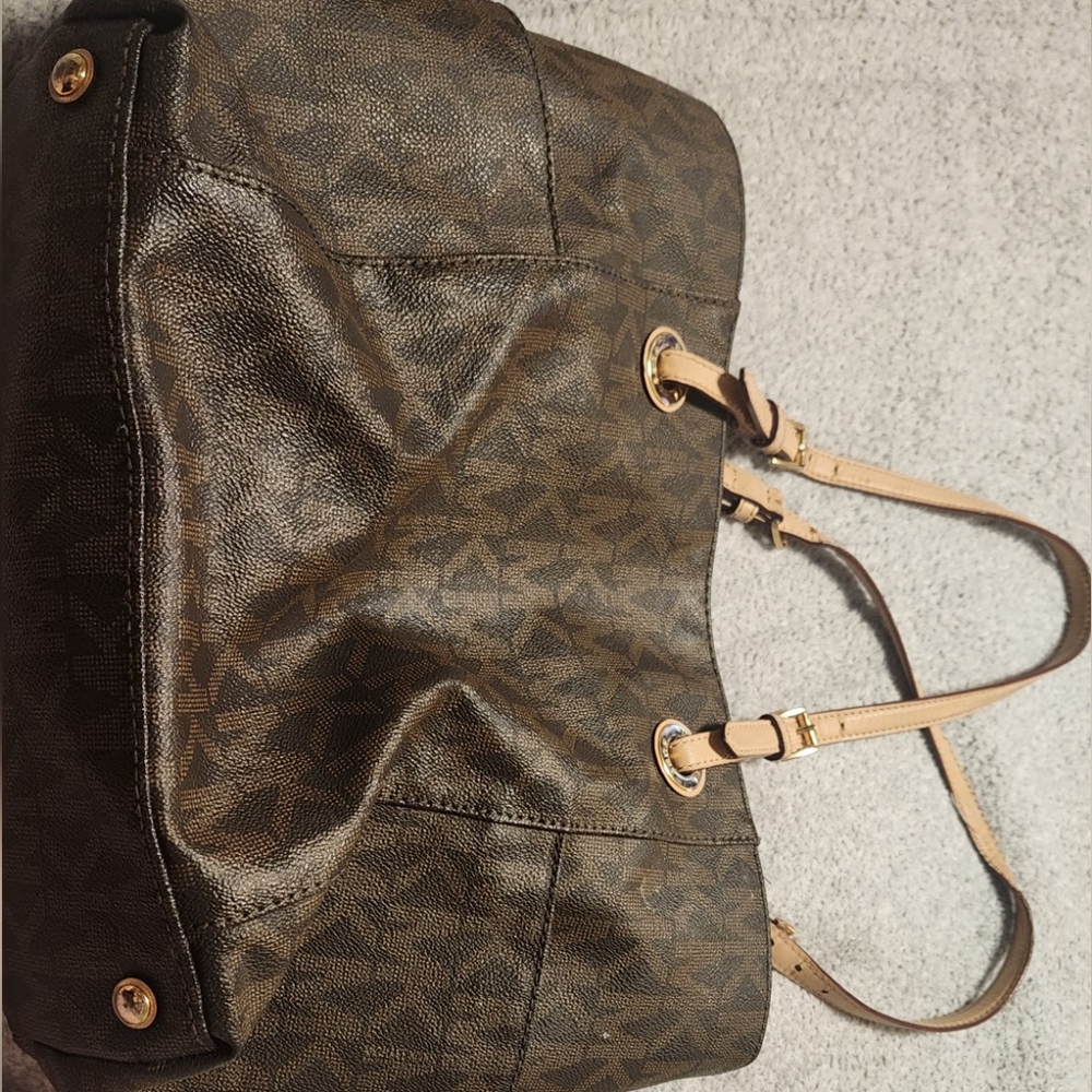 MK Purse - Picture 2 of 4